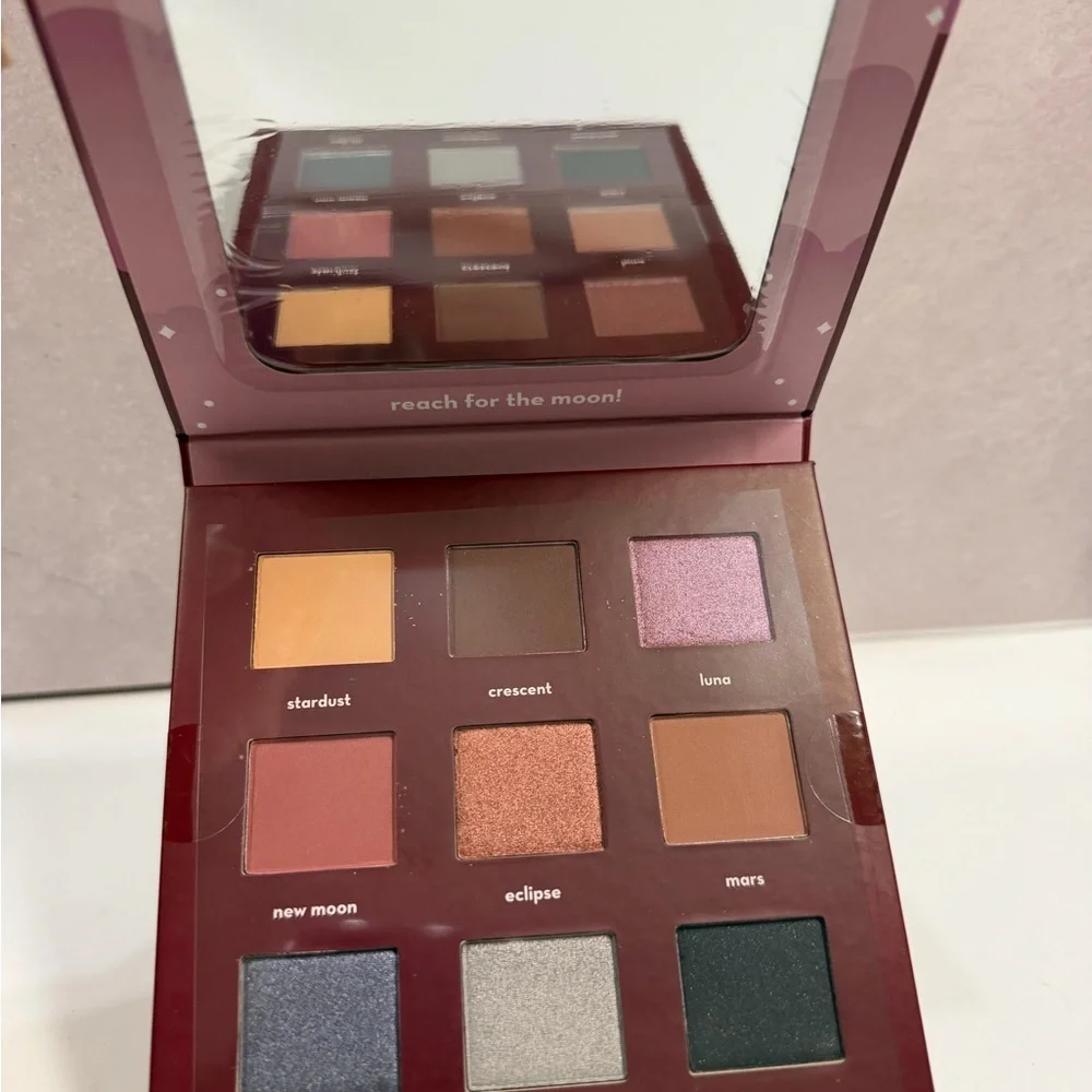 💜3/$15💜 The Crème Shop Moonlit 9 Color Palette
